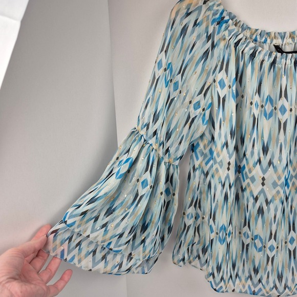 White House Black Market Off The Shoulder Bell Sleeve Blue Print Blouse Top S - Picture 3 of 11